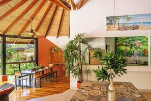 ห้องพัก, 1 ห้องนอน, พร้อมสิ่งอำนวยความสะดวกสำหรับผู้พิการ, ระเบียง | ร้านอาหาร