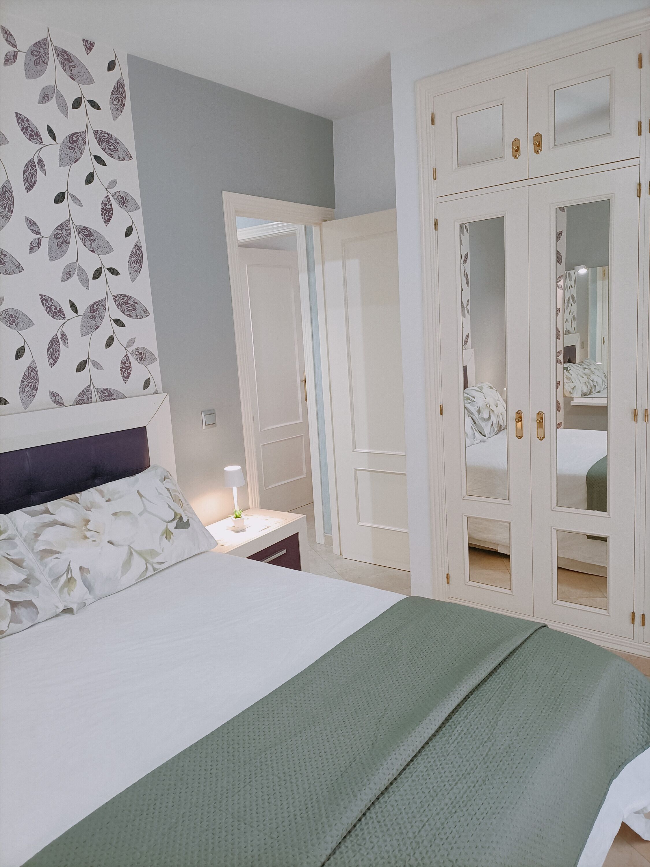 2 dormitorios, tabla de planchar con plancha, wifi y ropa de cama