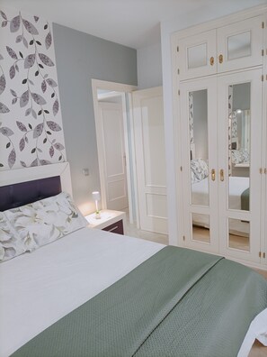 2 bedrooms, iron/ironing board, WiFi, bed sheets - Apartment 'Solnerja' with Mountain View, Private Terrace and Wi-Fi (Nerja)