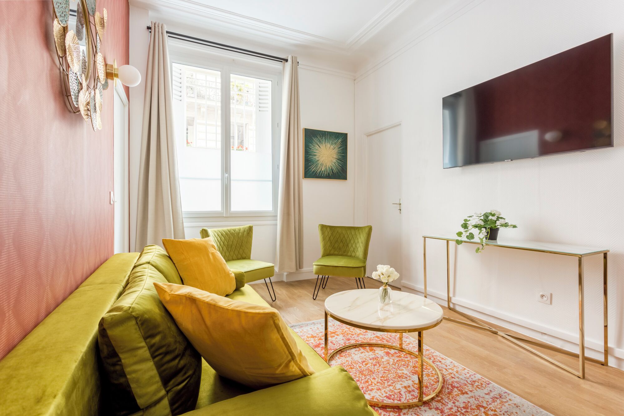 Appartement | Coin séjour | TV connectée, Netflix, services de streaming, espaces bureaux