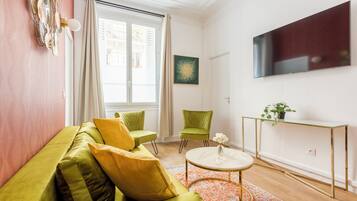 Appartement | Coin séjour | TV connectée, Netflix, services de streaming, espaces bureaux