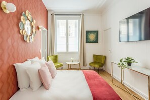 Appartement | Coin séjour | TV connectée, Netflix, services de streaming, espaces bureaux