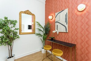 Appartement | Coin séjour | TV connectée, Netflix, services de streaming, espaces bureaux