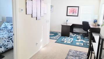 Iron/ironing board, bed sheets