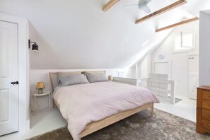 4 bedrooms, desk, iron/ironing board, travel cot