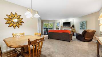 Condo, Multiple Beds, Balcony, Golf View (Fairway Retreat) | Interior