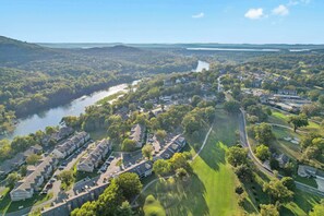 Aerial view - Fairway Retreat for 6 – Walk-in and Pet Friendly (Branson)