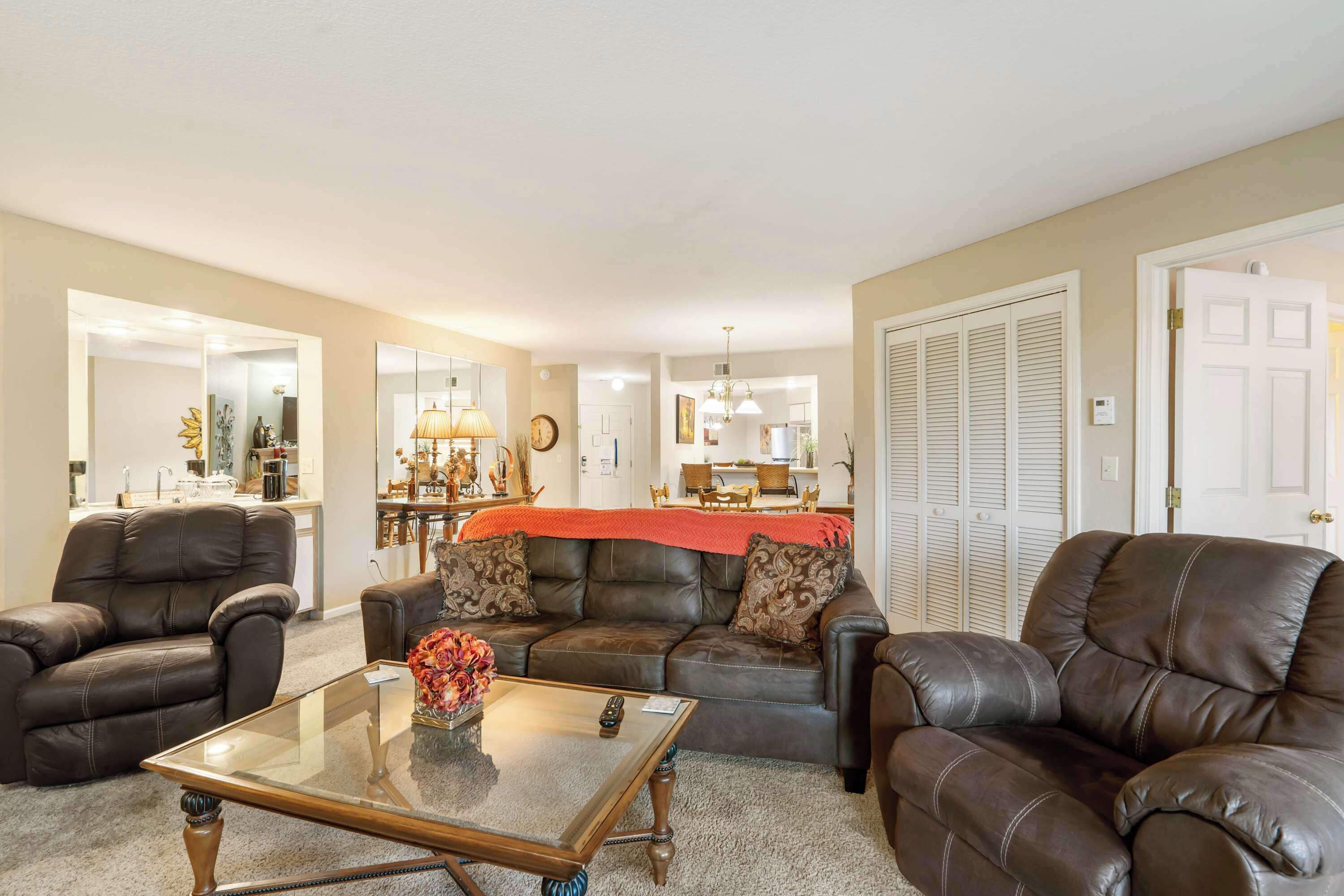 Leilighet, flere senger, balkong, utsikt mot golfbane (Fairway Retreat) | Oppholdsområde