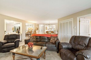 Condo, Multiple Beds, Balcony, Golf View (Fairway Retreat) | Living area