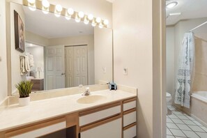 Condo, Multiple Beds, Balcony, Golf View (Fairway Retreat) | Bathroom