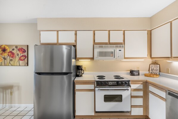 Apartamento, varias camas, balcón, vistas al campo de golf (Fairway Retreat) | Cocina privada