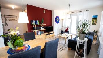 Fernseher, DVD-Player, Stereoanlage