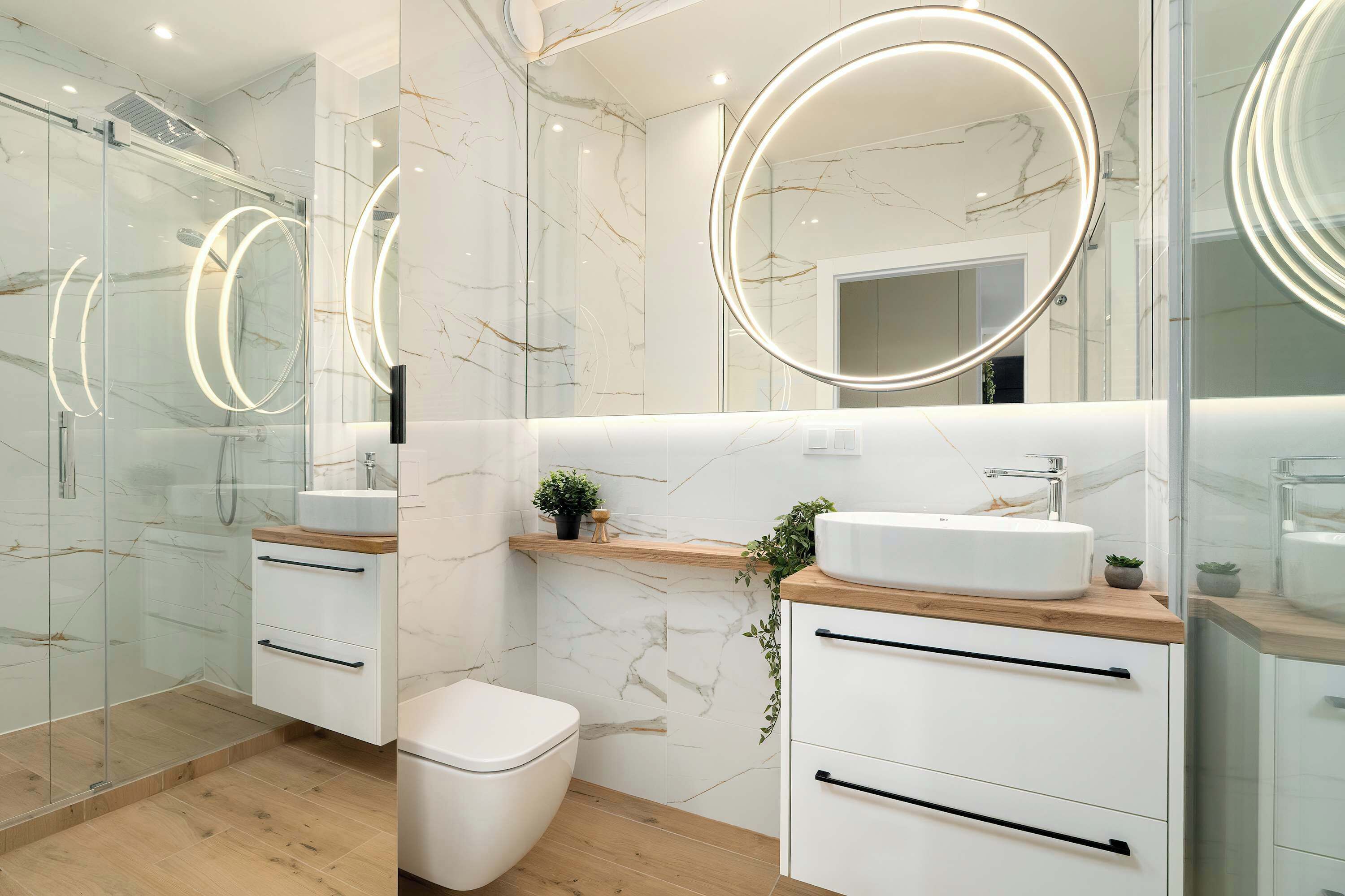 Shower, hair dryer, towels, shampoo