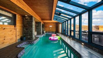 Piscina coperta, piscina all'aperto