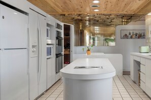 Fridge, microwave, oven, stovetop - 10K sqft Estate: 2 Pools•Pond•Games•Sauna•Hot Tub! (East Stroudsburg)