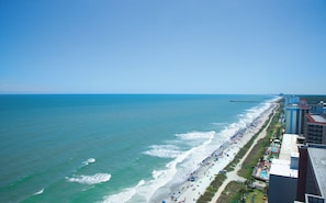On the beach - Tranquil Escape with Ocean Views and Balcony Near the Boardwalk - 3 Rooms (Myrtle Beach)