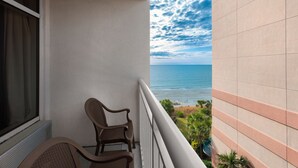 Property grounds - Tranquil Escape with Ocean Views and Balcony Near the Boardwalk - 3 Rooms (Myrtle Beach)