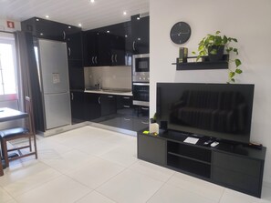 Apartemen Keluarga, pemandangan kebun | Dapur pribadi | Lemari es di ruangan bersama, ketel listrik, dan pemanggang roti