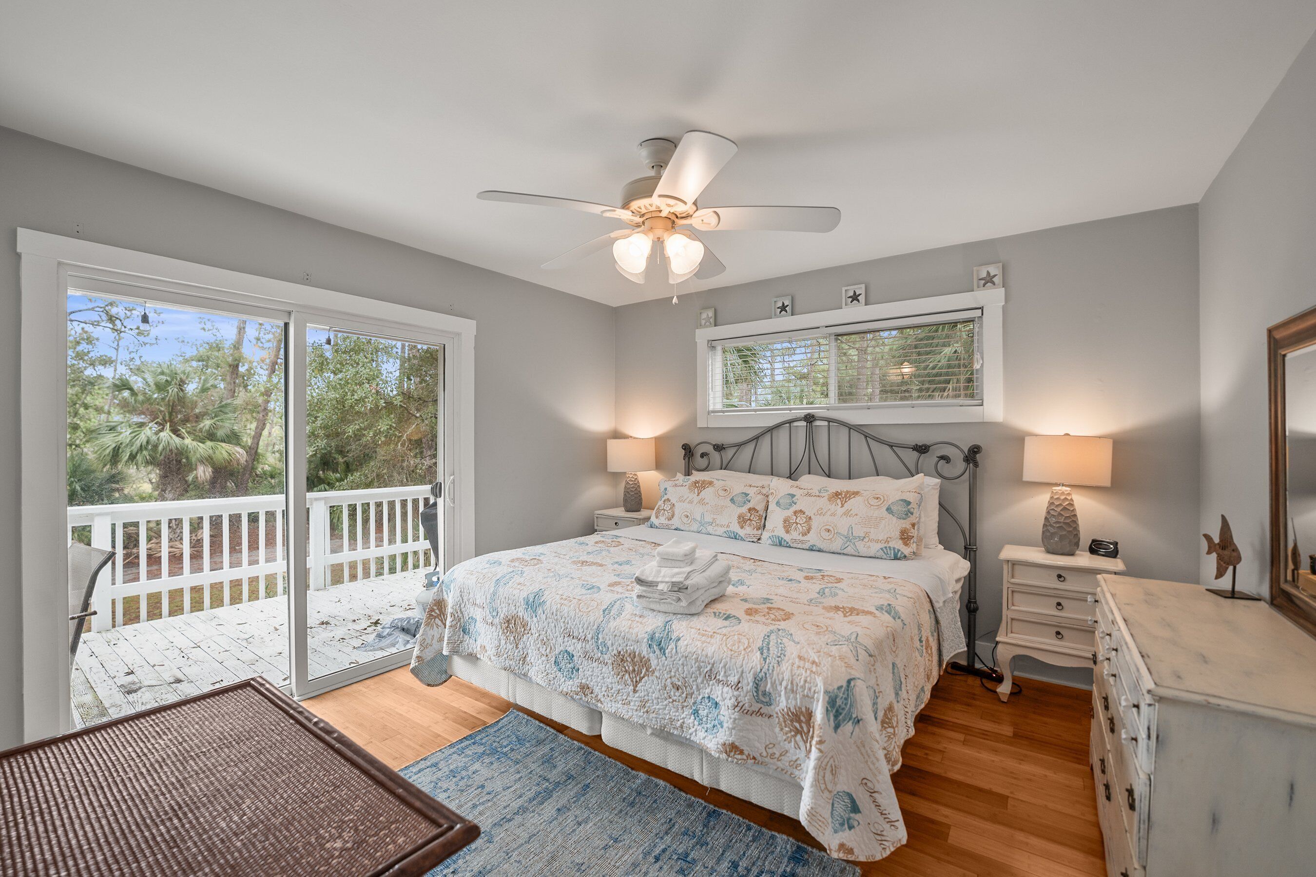 3 habitaciones, tabla de planchar con plancha, wifi y ropa de cama 