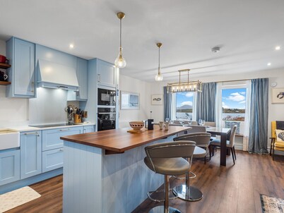 A Coastal Haven at 2 Harbour View