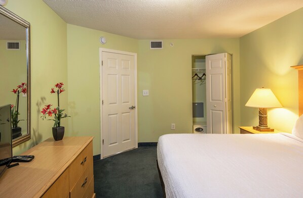 3 makuuhuonetta, silitysrauta/-lauta, ilmainen Wi-Fi, vuodevaatteet