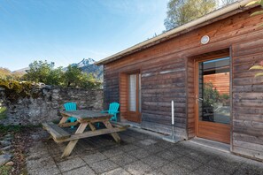 Outdoor dining - Laruns Chalets de l’Arriutort (2) – Sleeps 4 (Laruns)