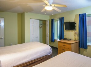 3 chambres, fer et planche à repasser, Wi-Fi gratuit, draps fournis
