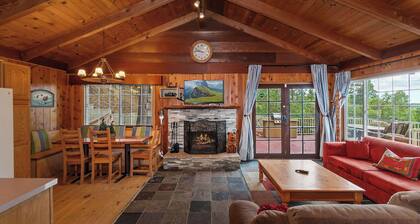 Emerald Arrowhead Haus - Hot Tub & Game Room