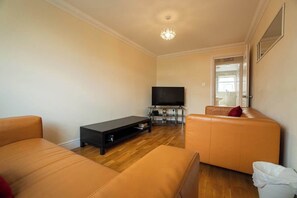 TV, offices - Free parking | 7 beds | Contractor & Large groups (Berkshire)