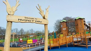 A wooden sign welcoming visitors to Prospect Park, with playground equipment and a climbing structure in the background. - Free parking | 7 beds | Contractor & Large groups (Berkshire)