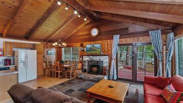 House, Berbilang Katil, Hot Tub, Mountain View (Emerald Arrowhead Haus) | Ruang tamu