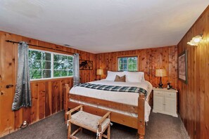 บ้านพัก, หลายเตียง, อ่างน้ำร้อน, วิวภูเขา (Emerald Arrowhead Haus) | 2 ห้องนอน, ห้องพักตกแต่งอย่างมีเอกลักษณ์, ตกแต่งพิเศษโดยเฉพาะ