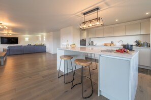 Kühlschrank, Mikrowelle, Geschirrspüler