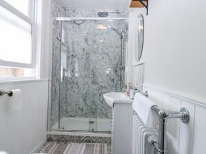 Shower - 11A High Street (Jedburgh)