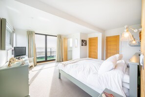 2 bedrooms, iron/ironing board, Internet, bed sheets