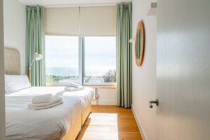 4 soverom, strykejern/-brett, internettilgang og sengetøy