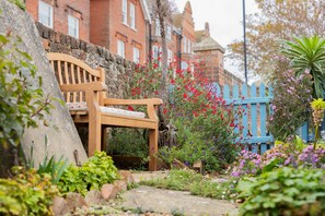 المنطقة المحيطة بالمنشأة