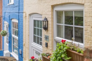 تفاصيل الفندق من الخارج