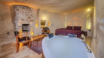 Deluxe-suite | Premium-sengetøj, minibar, individuelt design, individuel indretning