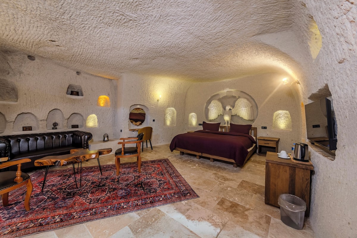 デラックス スイート | 高級寝具、ミニバー、デスク、ノートパソコン用作業スペース