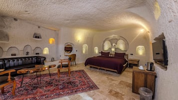 Deluxe-Suite | Hochwertige Bettwaren, Minibar, individuell dekoriert