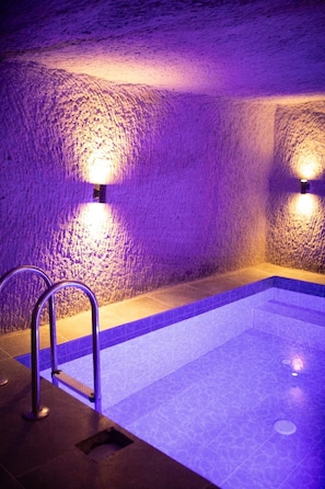 Romantic Studio Suite, Private Pool | Bathroom | Separate bathtub and shower, jetted bath, hydromassage showerhead - Rose Moon Cave (Nevşehir)
