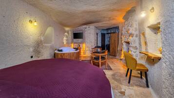 Deluxe-suite | Premium-sengetøj, minibar, individuelt design, individuel indretning