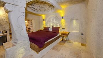 Traditional-Studiosuite | Hochwertige Bettwaren, Minibar, individuell dekoriert