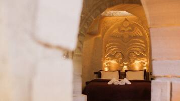 Deluxe-sviitti | Työpöytä, kannettavalle tietokoneelle sopiva työtila, ilmainen Wi-Fi