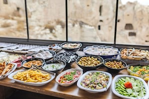 Free daily buffet breakfast - Rose Moon Cave (Nevşehir)