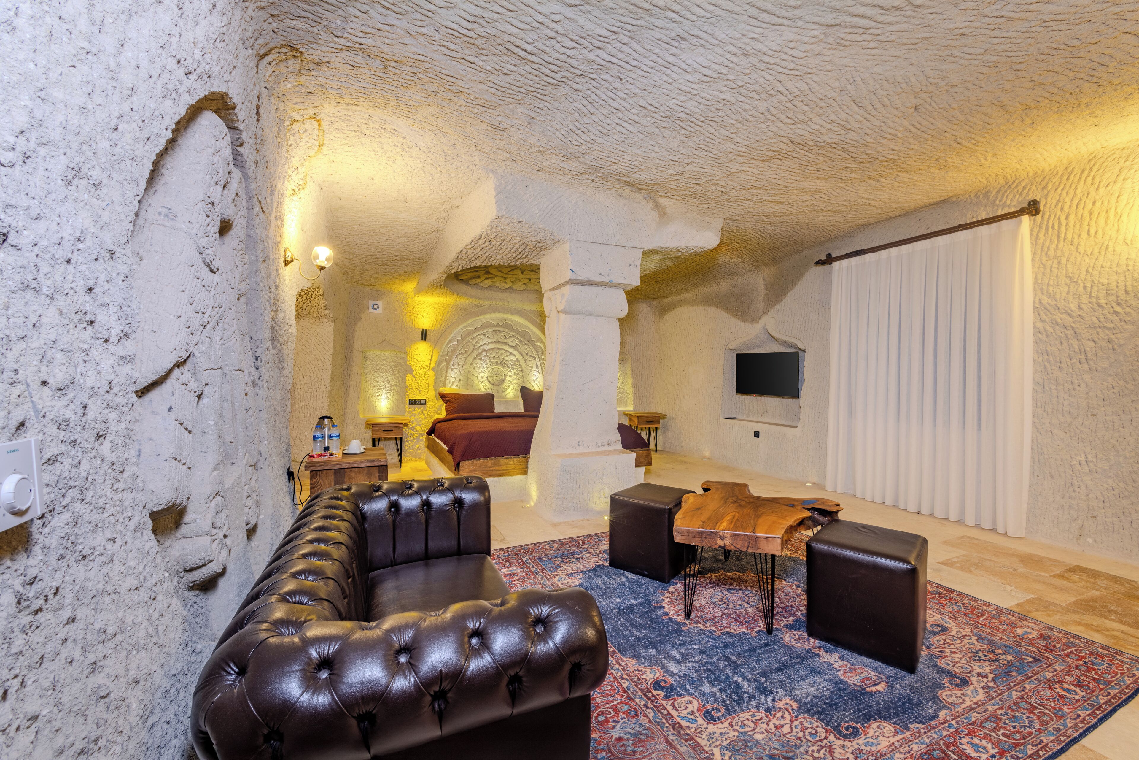 Traditional Studio Suite | Living area | 90-inch TV with satellite channels, heated floors