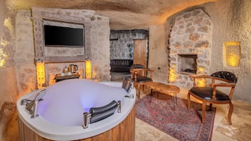 Deluxe-suite | Premium-sengetøj, minibar, individuelt design, individuel indretning