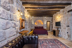 クラシック ルーム | 高級寝具、ミニバー、デスク、ノートパソコン用作業スペース