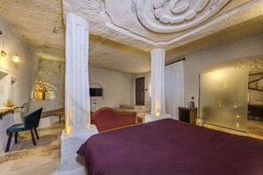 Suite estudio romántica, alberca privada | Escritorio, espacio para trabajar con laptop y wifi gratis 